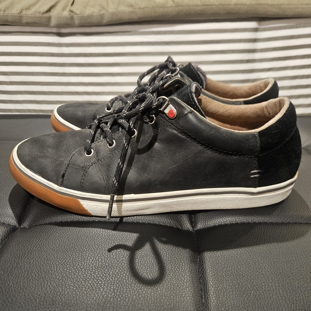 UGG Black Leather Suede Waterproof Casual Lace Up Sneakers Men's Size 9.5